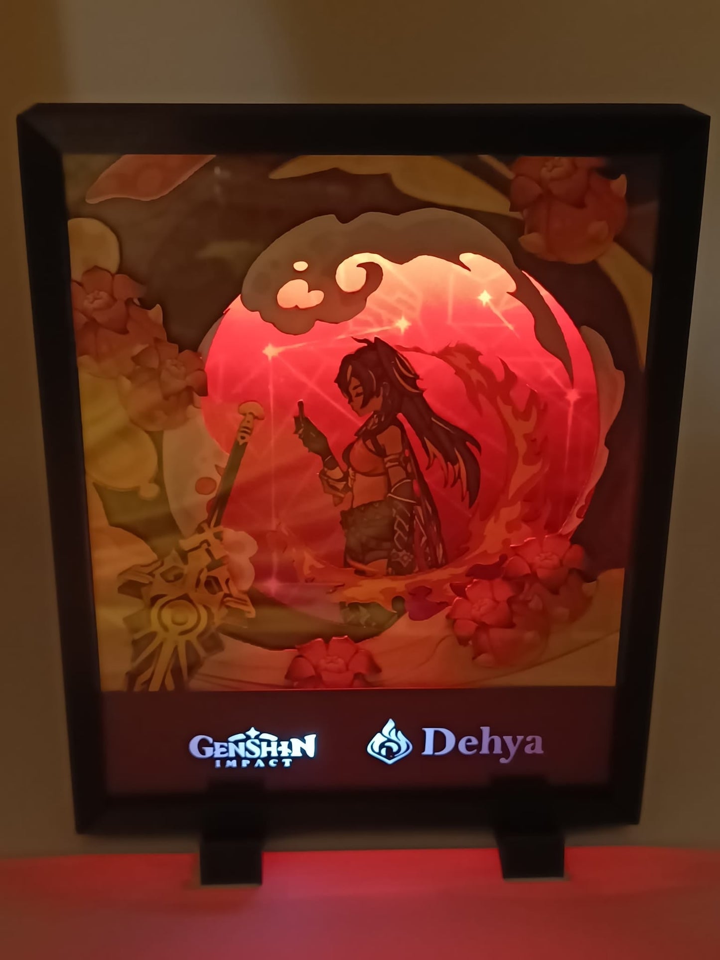 Lightbox artigianale Dehya ispirata a Genshin Impact, vista accesa