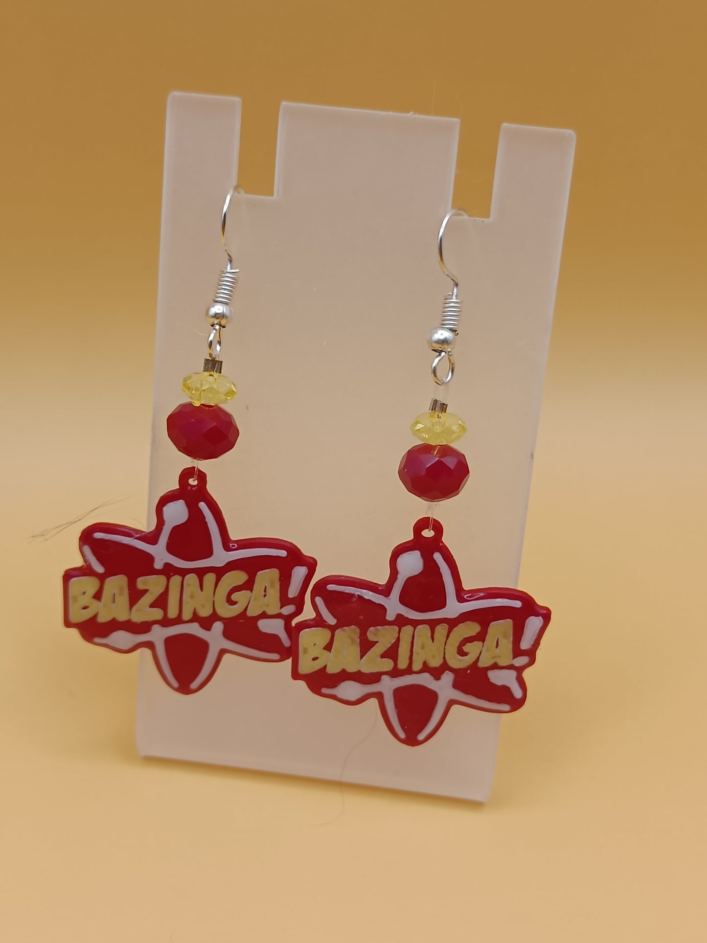 Orecchini Big Bang Theory - Bazinga - con ciondoli rossi e decorazioni gialle.