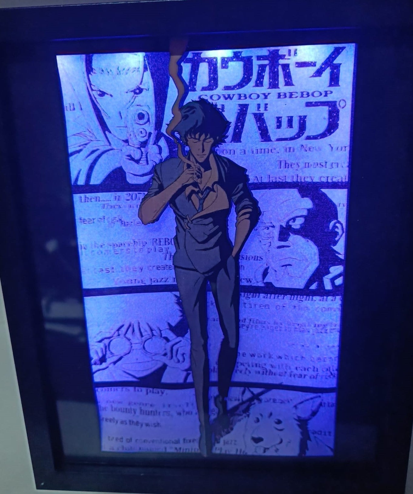 Lightbox Cowboy Bebop accesa, con Spike Spiegel e retroilluminazione blu