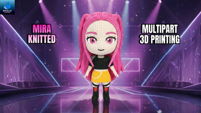 Statua Mira crochet vista frontale su sfondo scenografico pop