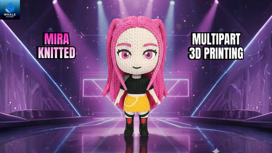 Statua Mira crochet vista frontale su sfondo scenografico pop