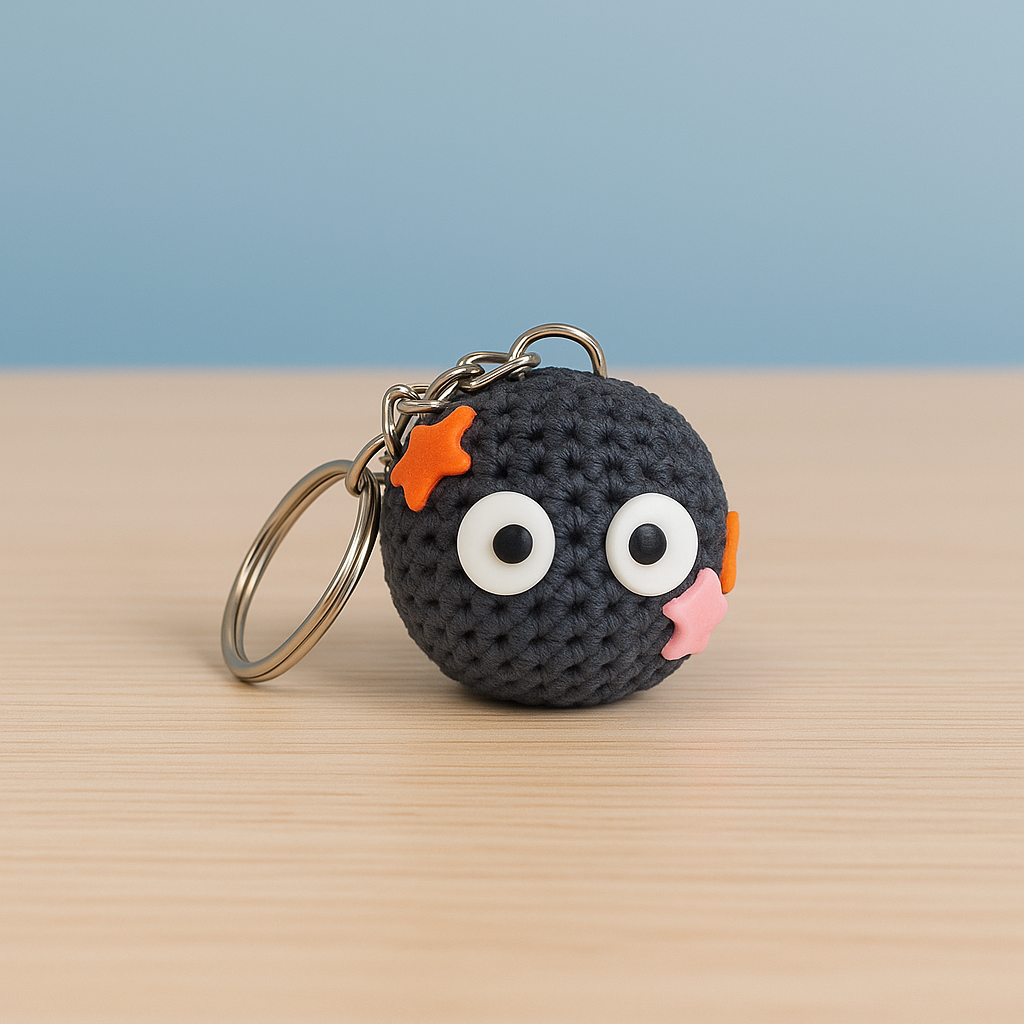 “Portachiavi Susuwatari artigianale in PLA stile crochet ispirato a Studio Ghibli”