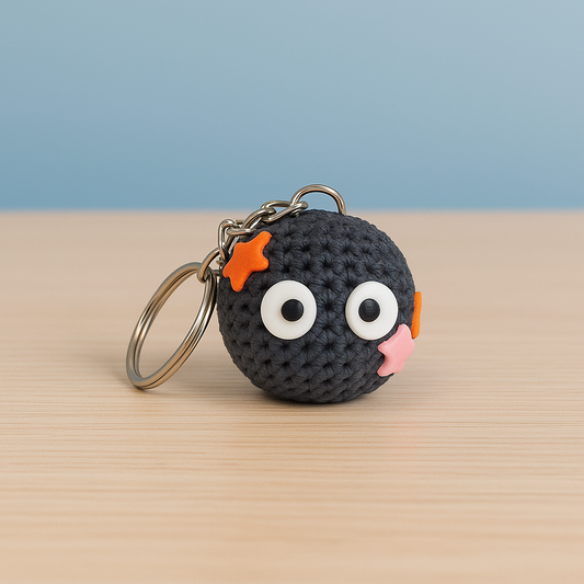 “Portachiavi Susuwatari artigianale in PLA stile crochet ispirato a Studio Ghibli”