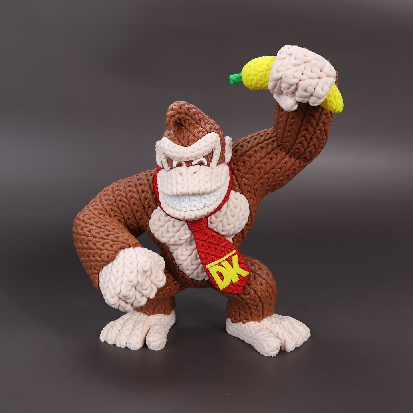 Dettaglio texture effetto filato statua Donkey Kong crochet
