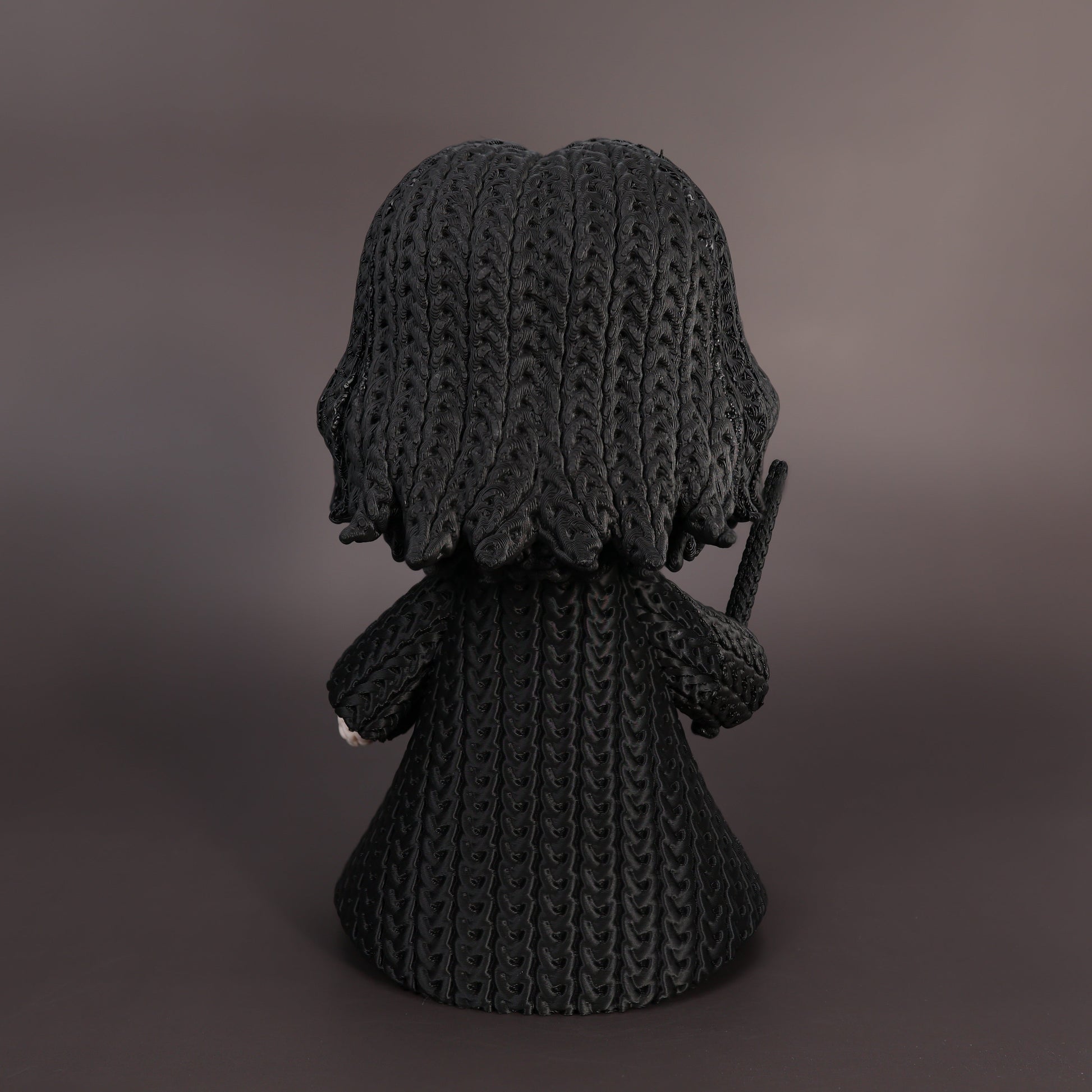 Statuina Severus Piton in stile crochet decorativa e da collezione con design intrecciato e dettagli iconici