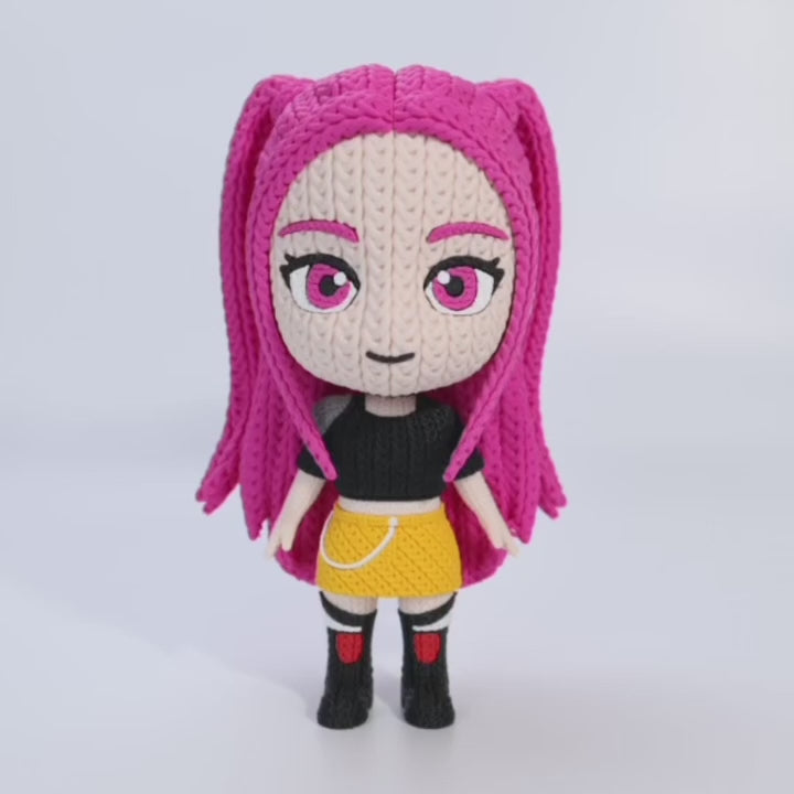 Vista frontale statua Mira crochet con capelli rosa