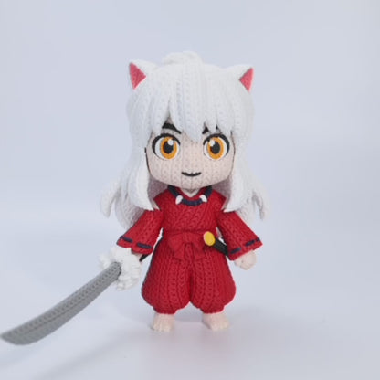 Vista frontale statua Inuyasha crochet con kimono rosso