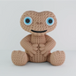 Statua in PLA stile crochet di ET, con occhi azzurri e sorriso, realizzata su licenza di NaraaPrints.