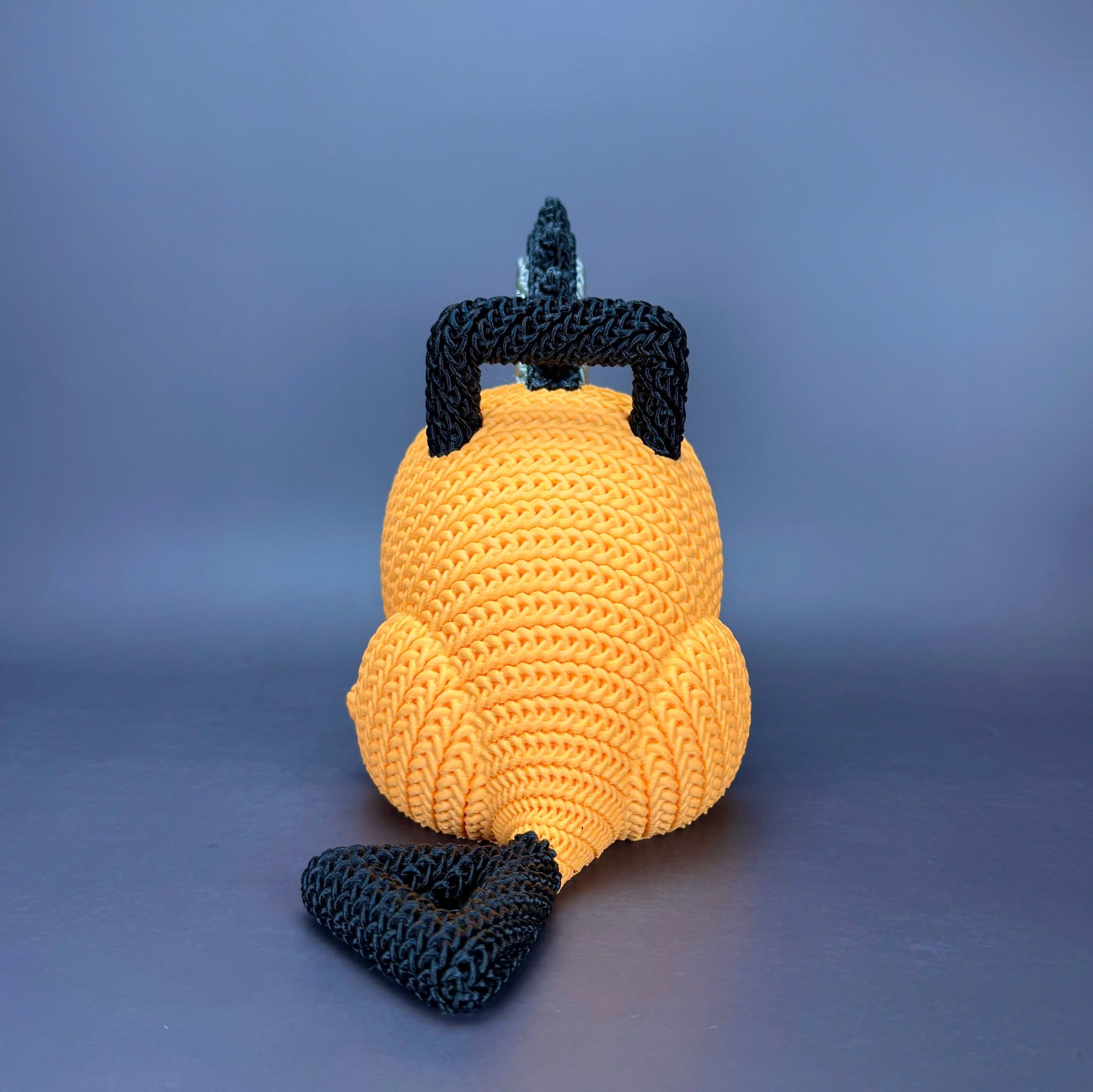 Dettaglio texture effetto filato statua Pochita