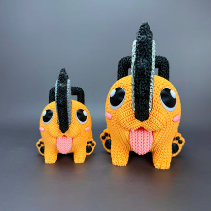 Statua Pochita crochet vista frontale su sfondo neutro